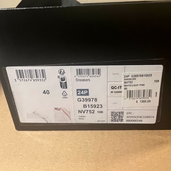 Authentic Chanel CC Low Top Women’s Sneakers size 40 - Picture 13 of 15